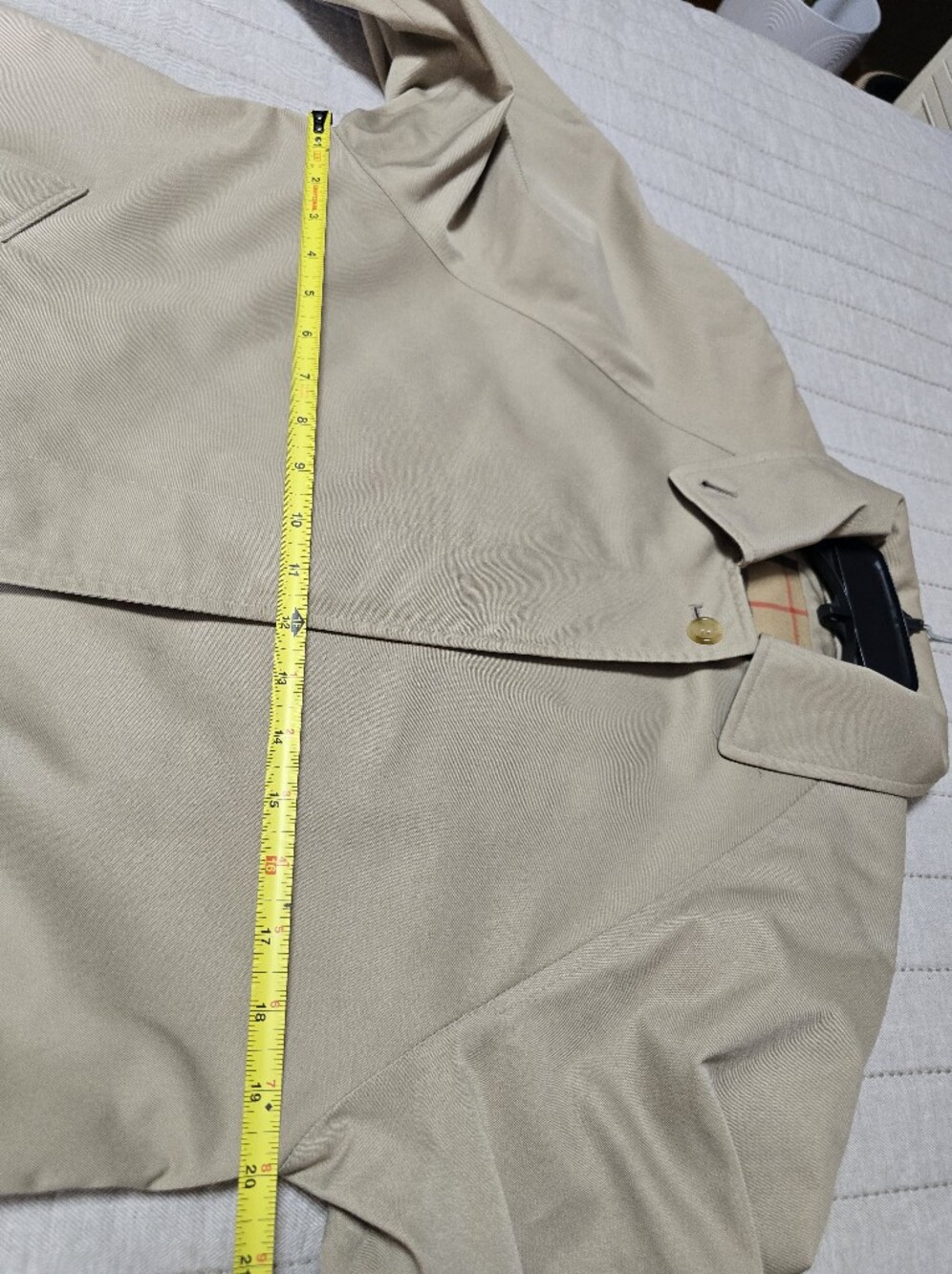 Vintage Burberrys Classic Beige Trench Coat with Check Lining, Mid-lenght - Picture 11 of 12